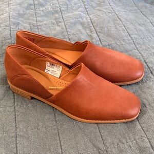 Clarks Women's Tan Loafers